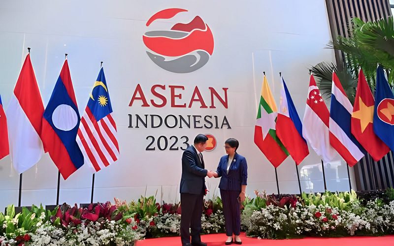 DESAINER ALUMNUS ITS RANCANG IDENTITAS VISUAL KEPEMIMPINAN ASEAN 2023