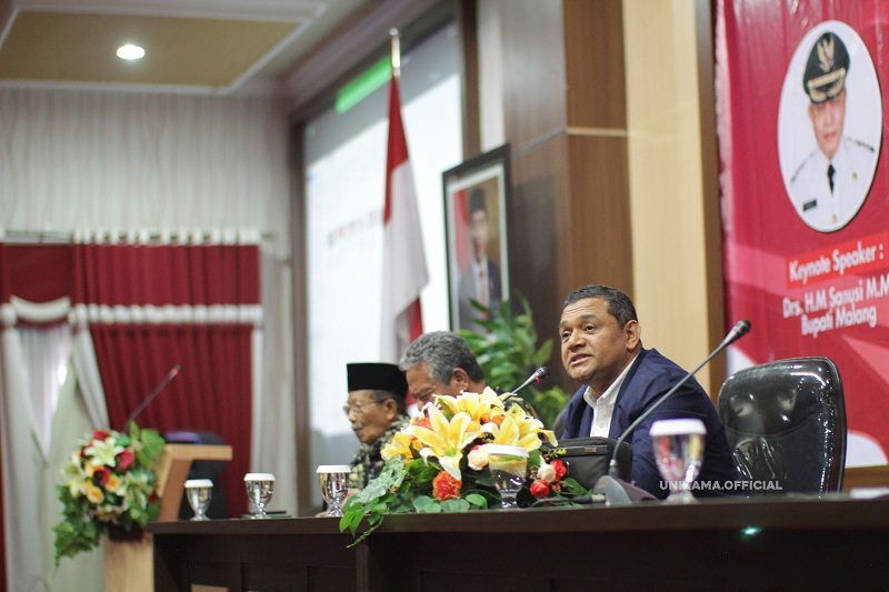 Narasumber menyampaikan materi