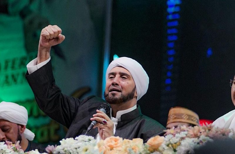 HABIB SYECH AJAK SENANDUNGKAN SHOLAWAT SEBAGAI BENTUK CINTA DAN RINDU KEPADA RASULULLAH