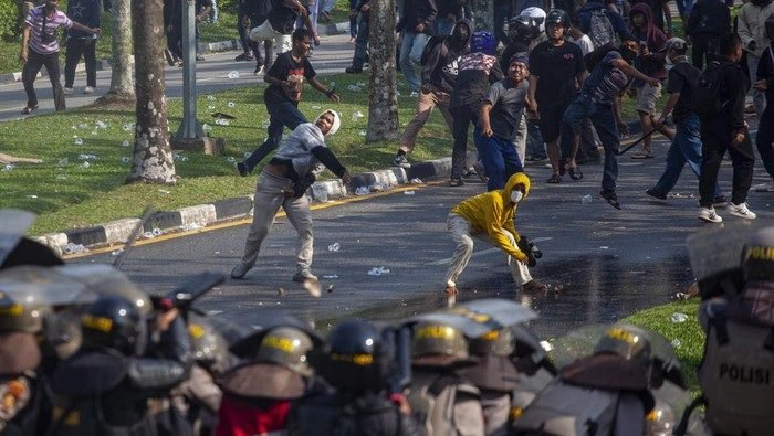 KONFLIK TANAH PULAU REMPANG: HAK RAKYAT, KEPENTINGAN SWASTA, DAN KONFLIK KEPENTINGAN PEMERINTAH