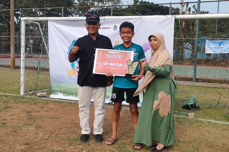 JUNJUNG TINGGI SPORTIFITAS, SD MUHAMMADIYAH 1 RAIH PENGHARGAAN TIM TOP FAIR PLAY