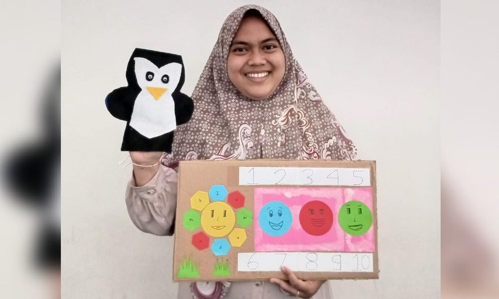 WARDATUS SHOLIHAH, MAHASISWA UIN MALANG TUMBUHKAN KREASI ANAK MELALUI BONEKA TANGAN KREATIF