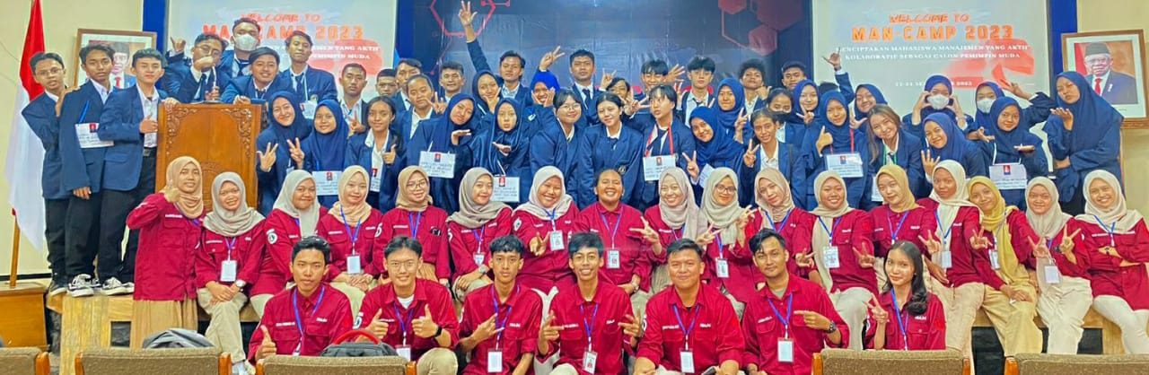 Foto bersama peserta Man Camp 2023
