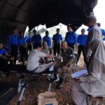 POLDA KEPRI BERI EDUKASI DAN PELAYANAN KESEHATAN KEPADA MASYARAKAT PULAU REMPANG