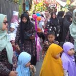 RATUSAN SISWA KB-RA MERIAHKAN BAZAR JAJANAN TRADISIONAL DI SIDOMULYO BATU