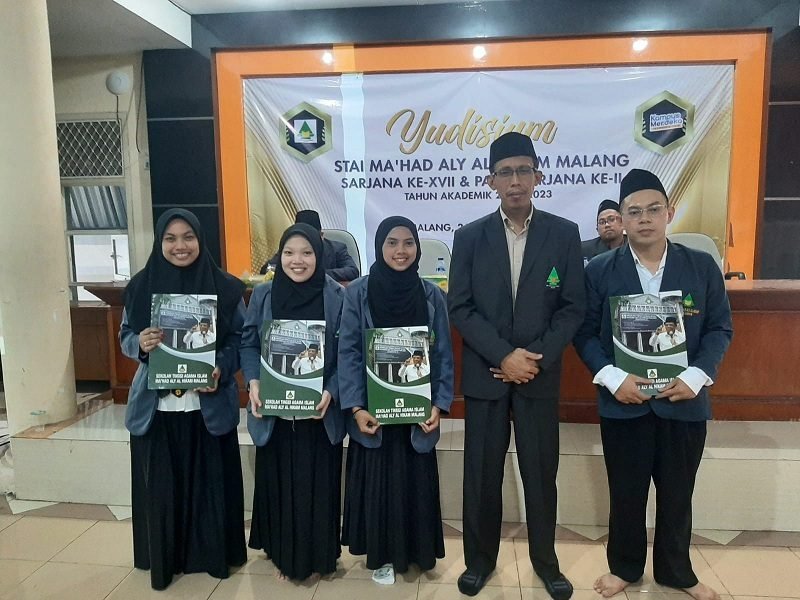 GELAR YUDISIUM, STAIMA AL-HIKAM MALANG LULUSKAN 284 SARJANA BERKARAKTER RAHMATAN LIL ALAMIN