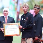 ALUMNI PPKN UNIKAMA TERIMA PENGHARGAAN PEMUDA UTAMA TERBAIK JATIM DI PERINGATAN HARI SUMPAH PEMUDA