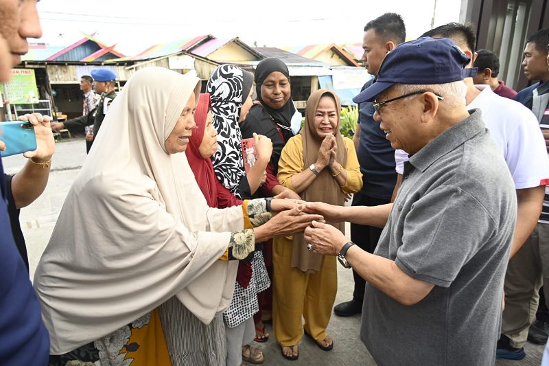 ANTUSIASME EMAK-EMAK KAMPUNG PELANGI PANGKALAN BUN SAMPAIKAN ASPIRASI KEPADA WAPRES