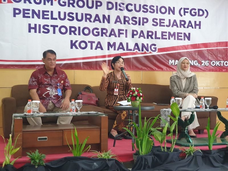 GELAR FGD, DINAS PERPUSTAKAAN UMUM KOTA MALANG KUPAS SEJARAH BERDIRINYA DPRD KOTA MALANG