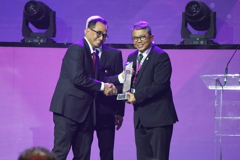 REKTOR UI TERIMA APRESIASI KEMITRAAN DARI KEMENTERIAN PERHUBUNGAN