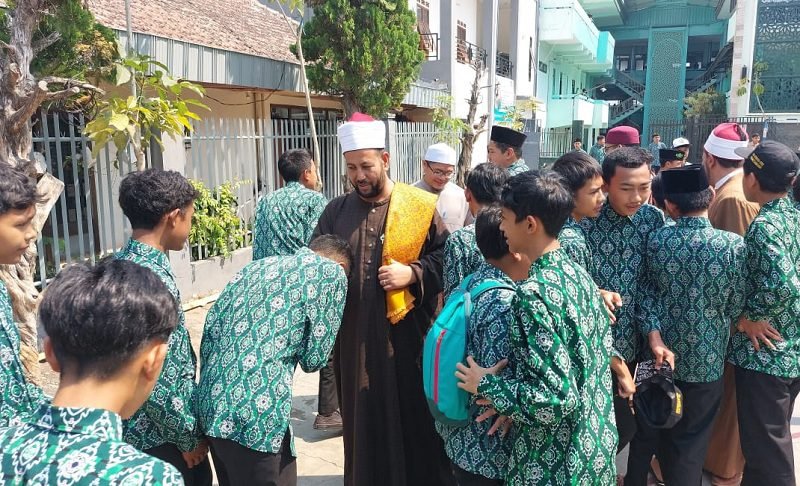 TABARUKAN, MTS HASYIM ASY'ARI BATU HADIRKAN IMAM MASJID AZHAR MESIR
