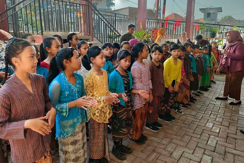 SEDINTEN BAHASA JAWI, CARA SDN TULUNGREJO 05 BATU LESTARIKAN TRADISI