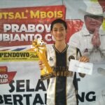MAHASISWA PENDIDIKAN OLAHRAGA UNESA RAIH PEMAIN TERBAIK EVENT FUTSAL MBOIS