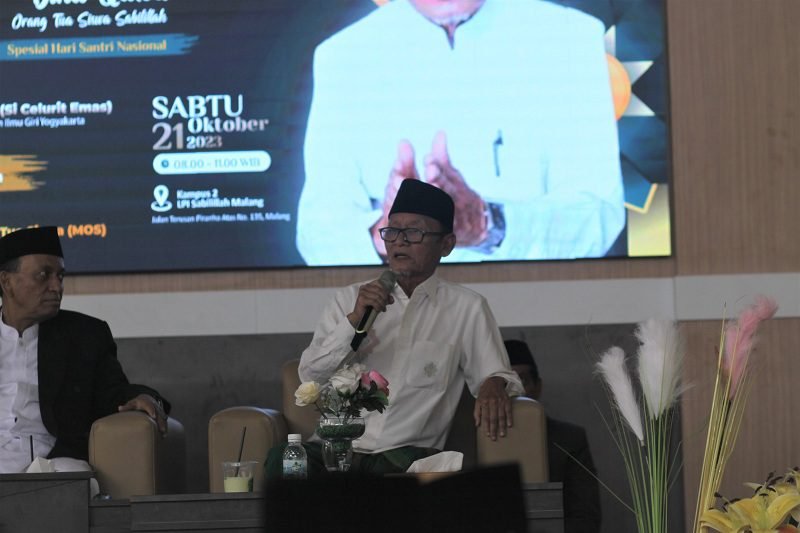 MOS SISMA PERINGATI HARI SANTRI DENGAN KAJIAN PARENTING ISLAMI BERSAMA KH ZAWAWI IMRON