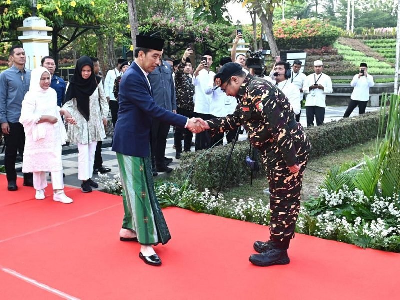 HADIRI APEL HARI SANTRI, PRESIDEN: PEGANG TEGUH SEMANGAT HARI SANTRI HADAPI KONDISI DUNIA SAAT INI