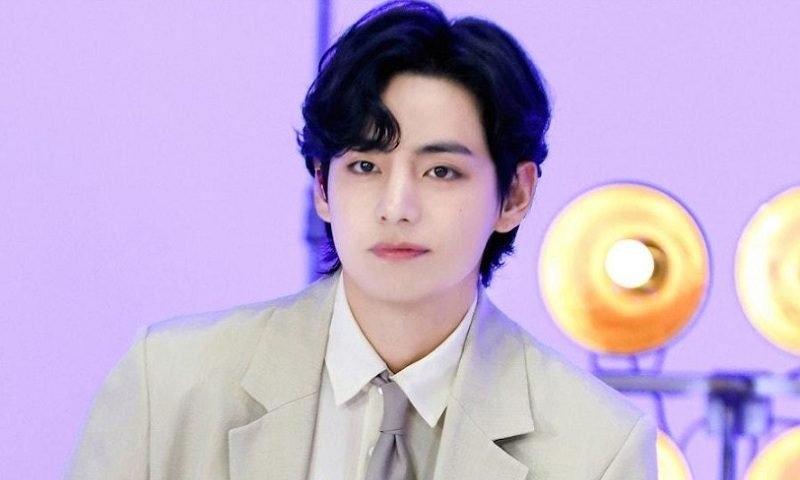 THE KING OF INSTAGRAM, V BTS DIBAYAR 12.9 MILIAR RUPIAH UNTUK SATU POSTINGAN SPONSOR