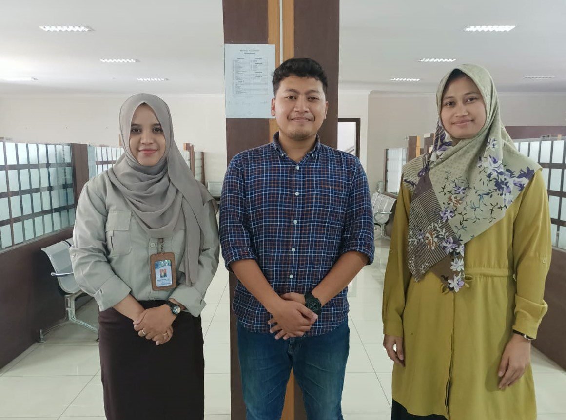 TIM PKM FEB UM TINGKATKAN PRODUKTIVITAS MELALUI PENGEMBANGAN APLIKASI PPH 21 VOL I PADA KKP TJARMADI DAN REKAN