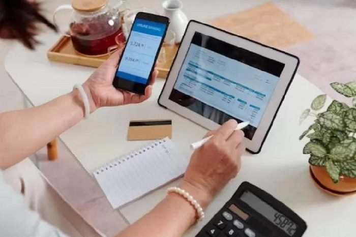 AKAR MASALAH FENOMENA PINJOL BANYAK MENJERAT GEN Z DI INDONESIA