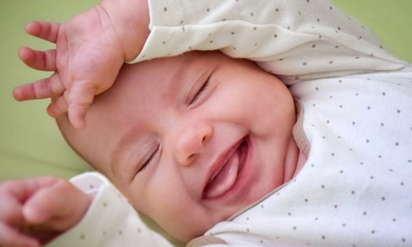 MENGENAL PUTIH-PUTIH DI LIDAH BAYI DAN CARA MENANGANINYA