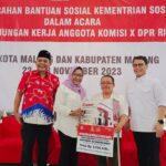AHMAD BASARAH DAN ANGGOTA DPRD PDIP MALANG RAYA SERAHKAN BANTUAN UNTUK PENYANDANG DISABILITAS