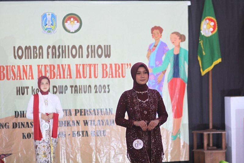 LOMBA FESYEN SHOW WARNAI PERINGATAN HUT KE-24 DHARMA WANITA PERSATUAN WILAYAH MALANG