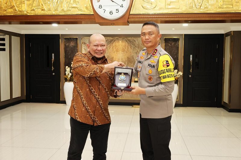 SILATURAHMI DENGAN KAPOLDA JATIM, KETUA DPD RI BAHAS PENTINGNYA KEMBALI KE SISTEM NEGARA SESUAI PANCASILA