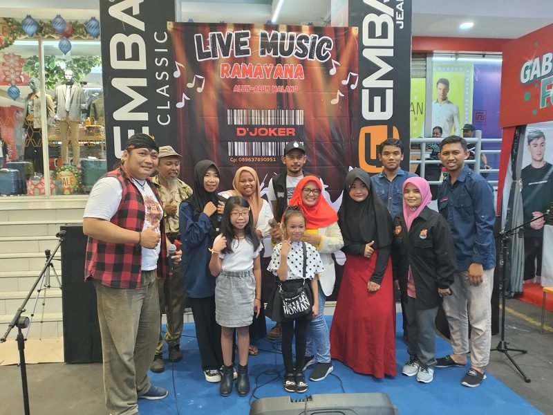 PARA PENYANYI CILIK MERIAHKAN EVENT DESEMBER CERIA HARI PERTAMA