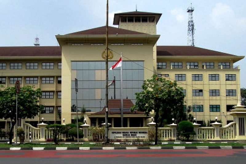 POLRI MUTASI RATUSAN PERSONEL, ADA KAPOLDA BERGANTI PIMPINAN