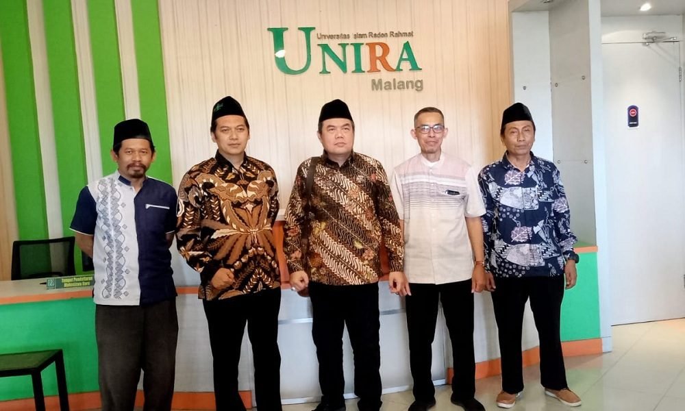 Dosen tamu dan jajaran UNIRA