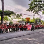 Warga sambut kedatangan Presiden ke Batu