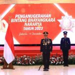 PRESIDEN JOKOWI ANUGERAHI 209 PERSONEL POLRI BINTANG BHAYANGKARA NARARYA