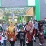 LAUTAN MASYARAKAT RAMAIKAN JALAN SEHAT DIES NATALIS KE-20 STAIMA MALANG