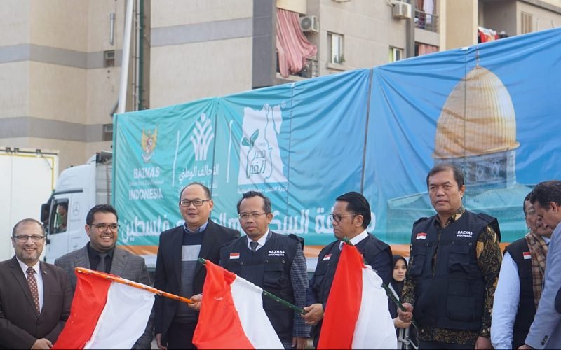 KEMENAG DAN BAZNAS LEPAS 10 TRUK BANTUAN KEMANUSIAAN UNTUK PALESTINA