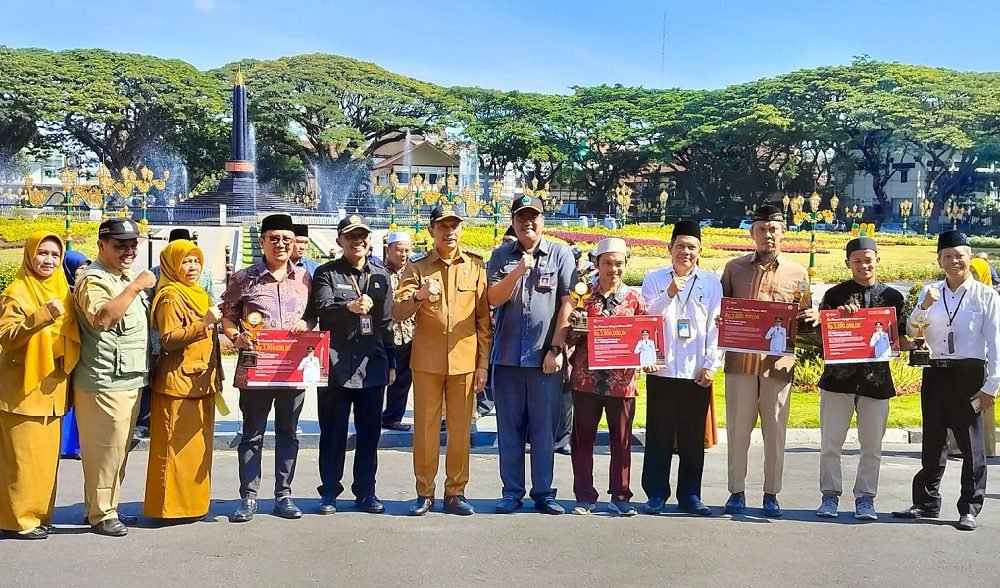1404-Bahrul Maghfirof raih Eco Pesantren 2023 PONPES BAHRUL MAGHFIROH RAIH PENGHARGAAN ECO PESANTREN DARI PEMKOT MALANG