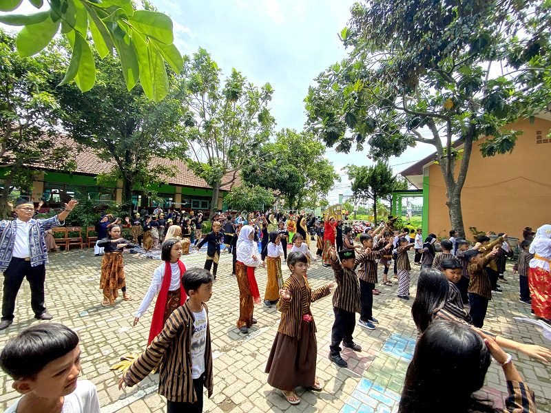 SDN TUNJUNGSEKAR 4 SELENGGARAKAN GEBYAR KEBUDAYAAN DAN GELAR KEWIRAUSAHAAN