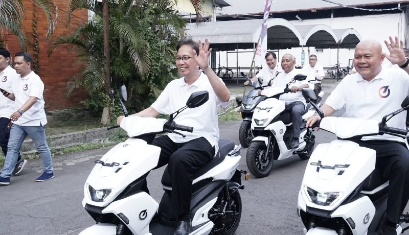 ITS RESMIKAN PRODUKSI PERDANA EVITS, MOTOR LISTRIK RAMAH LINGKUNGAN