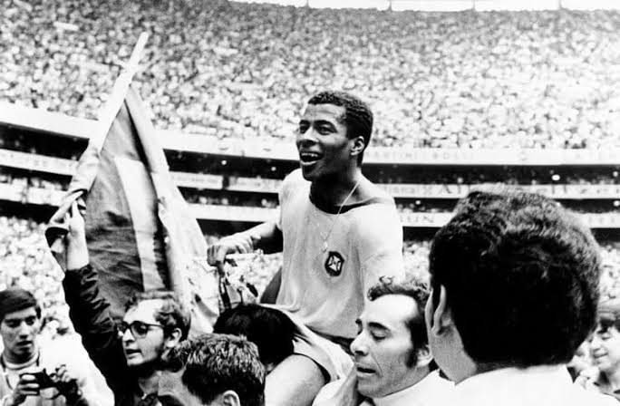 25 DESEMBER, MENGENANG KELAHIRAN JAIRZINHO Si BADAI ASAL BRAZIL