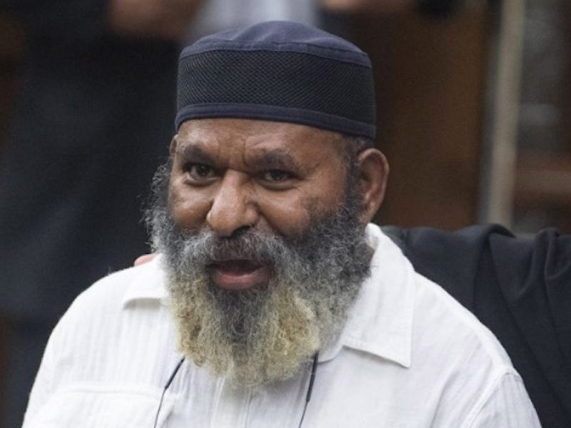 PERNAH JATUH DARI KAMAR MANDI, MANTAN GUBERNUR PAPUA, LUKAS ENEMBE MENINGGAL DUNIA