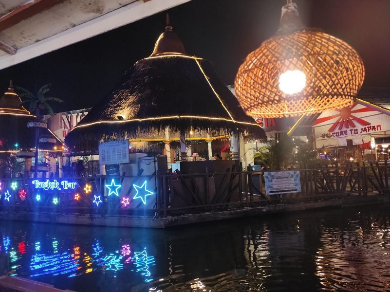 ASYIKNYA MENIKMATI SUASANA MALAM DI PASAR APUNG KOTA BATU