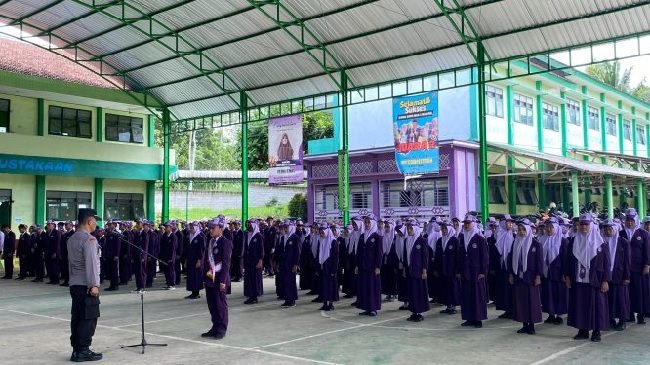 POLRES MALANG GENCARKAN SOSIALISASI ANTIPERUNDUNGAN DAN ANTINARKOBA DI SEKOLAH