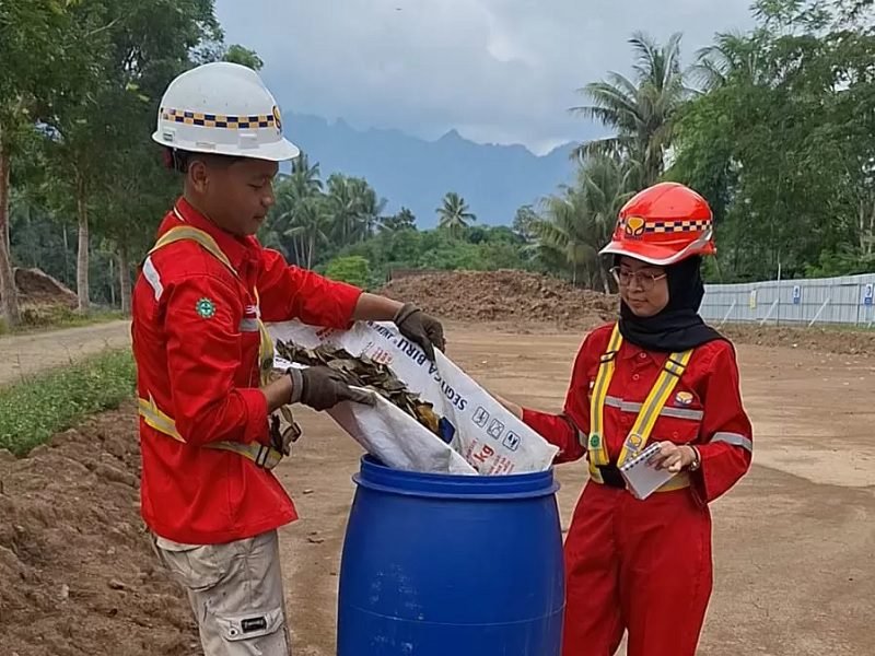 WUJUDKAN LINGKUNGAN BERSIH, BRANTAS ABIPRAYA UBAH LIMBAH PROYEK JADI KOMPOS
