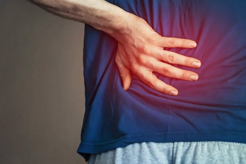 025-Sakit punggung PERBEDAAN ANTARA BATU GINJAL DAN BATU EMPEDU YANG WAJIB DIKETAHUI