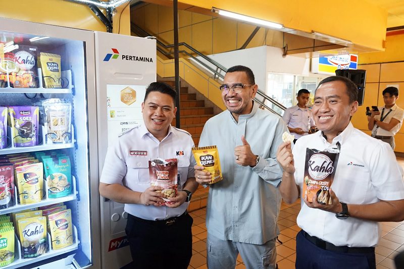 081-Stafsus BUMN Arya Sinulingga BANTU UMKM PERLUAS PASAR, ERICK THOHIR SEDIAKAN VENDING MACHINE DI STASIUN KERETA