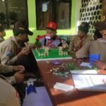 ASAH KREATIFITAS SISWA, PELATIHAN HASTA KARYA PEMBUATAN MINIATUR TENDA DI MTS WAHID HASYIM 02 DAU