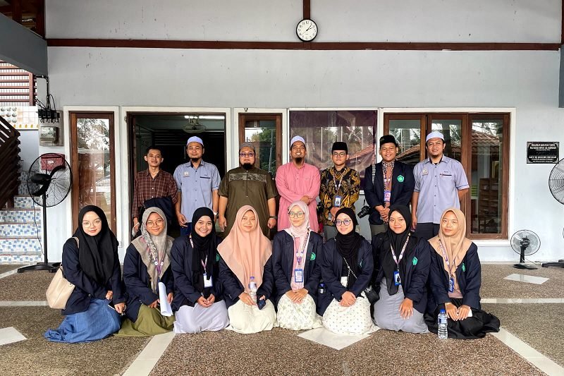 SEBELAS MAHASISWA UIN MALIKI MALANG MENCARI PENGALAMAN DI NEGERI JIRAN