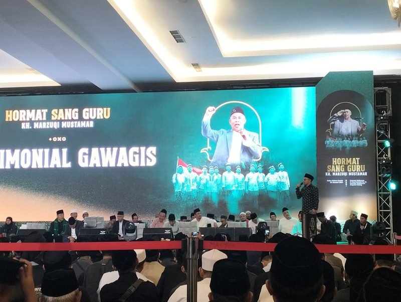 NUANSA HANGAT BALUTI AGENDA HORMAT SANG GURU KH MARZUQI MUSTAMAR