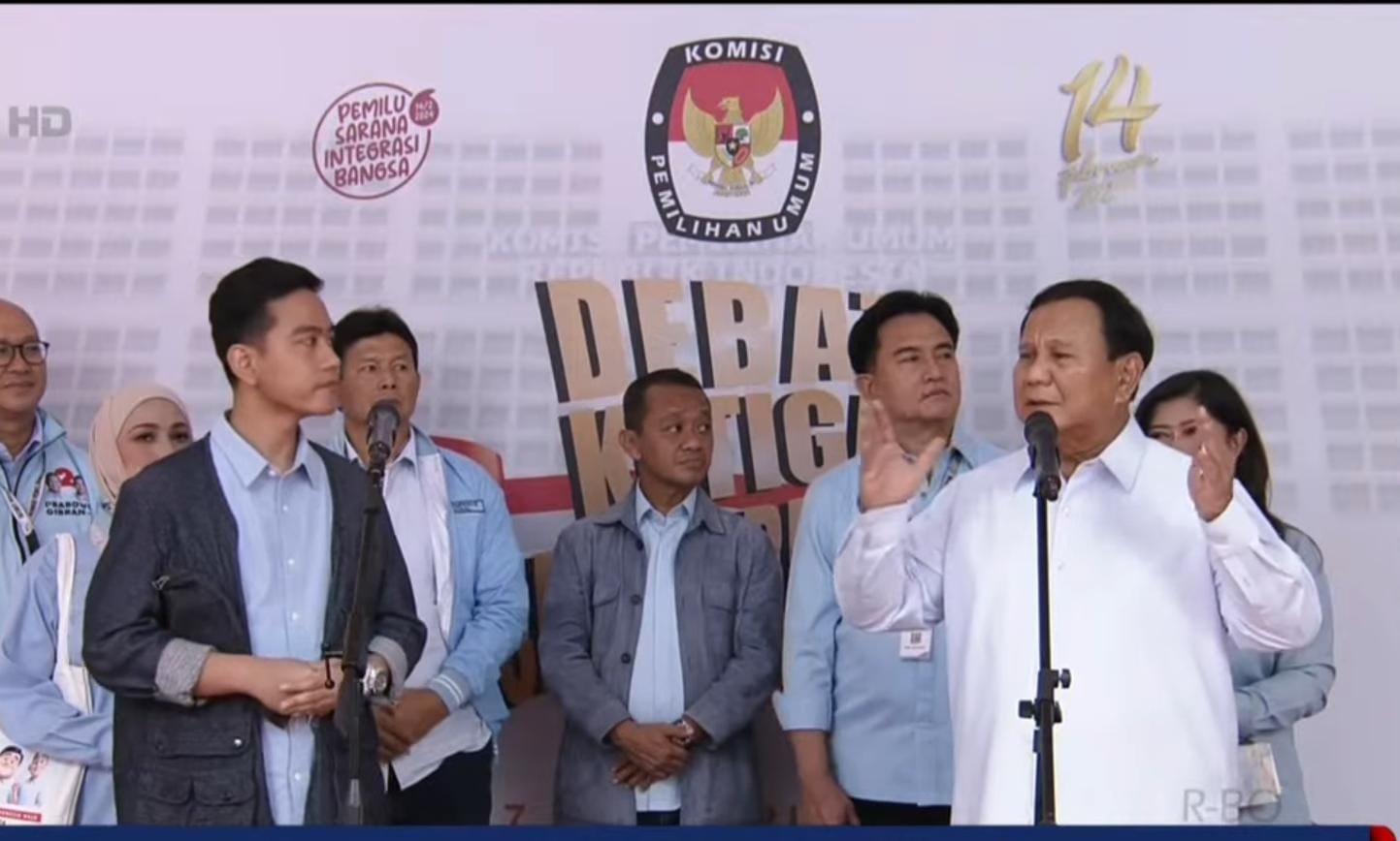 TIDAK BERSALAMAN DENGAN ANIES, PRABOWO: SAYA LEBIH SENIOR DARI DIA