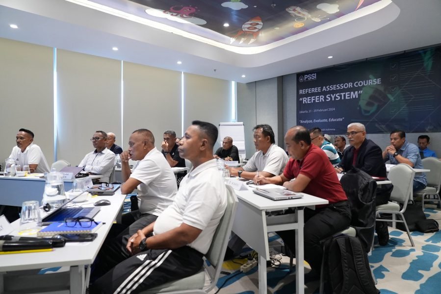 16 PENILAI WASIT PSSI LAKUKAN PRAKTIK PENGENALAN KURSUS REFER SYSTEM