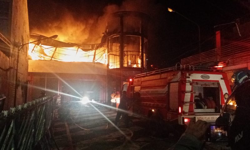 DIDUGA AKIBAT KONSLETING LISTRIK, KANTOR SHOPEE MALANG TERBAKAR