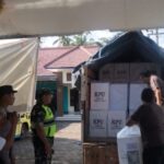 POLRES MALANG AMANKAN DISTRIBUSI LOGISTIK PEMILU 2024 DI KABUPATEN MALANG